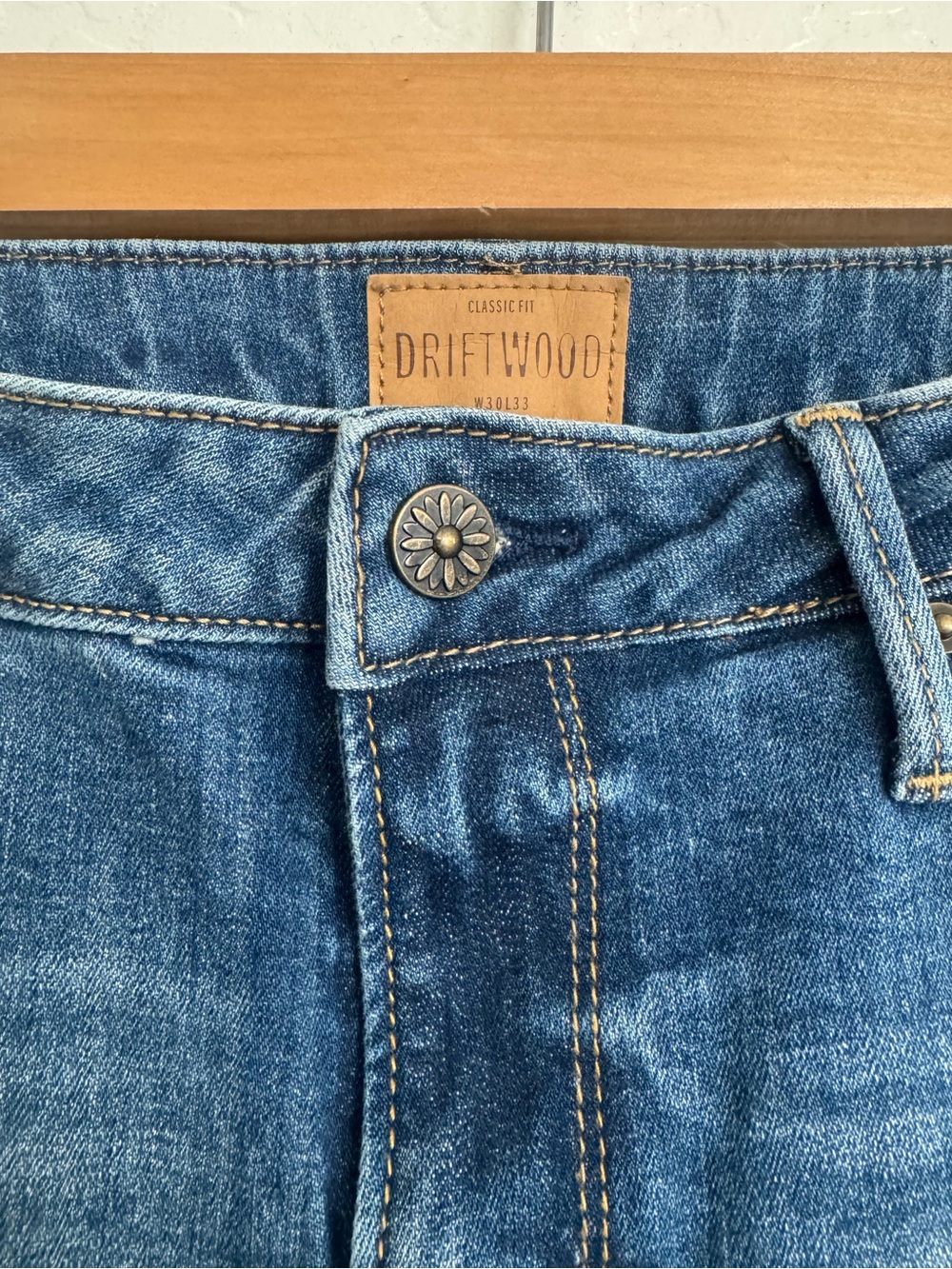 Driftwood Kelly Bootcut Jeans Floral Embroidery Size 30 - Picture 5 of 7